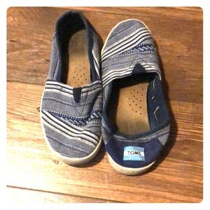 TOMs 6w blue and white striped shoe
